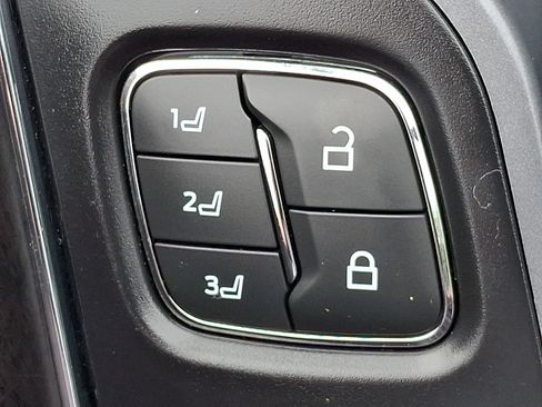 Used 2022 Ford F150 Lariat w/ Equipment Group 502A High AWD/4WD image 31
