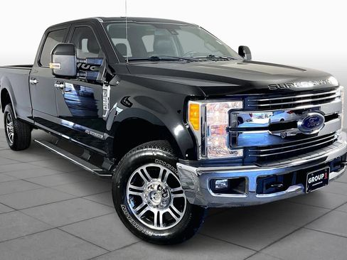 Used 2017 Ford F250 Lariat w/ Lariat Ultimate Package image 3
