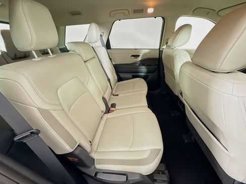 Used 2025 Nissan Pathfinder SL w/ Cargo Package AWD/4WD image 28