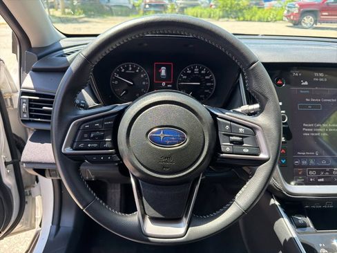 Used 2025 Subaru Outback Premium AWD/4WD image 16