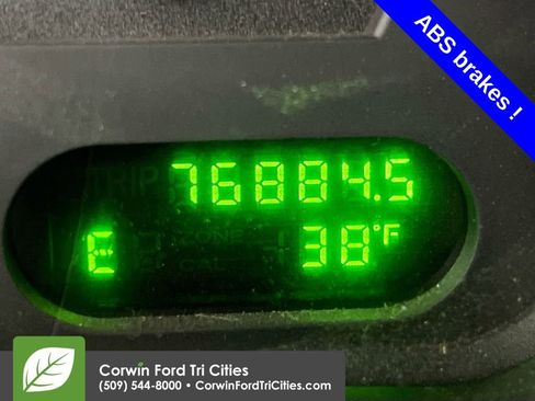 Used 2004 Ford Explorer XLT image 2