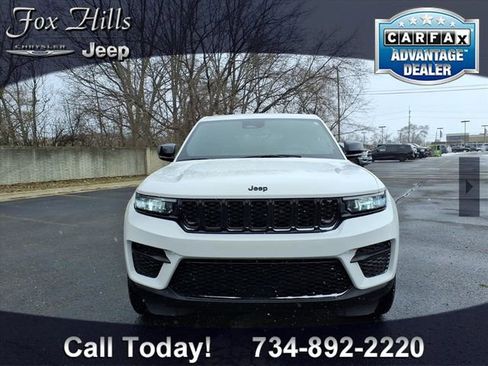 Used 2024 Jeep Grand Cherokee Altitude image 2