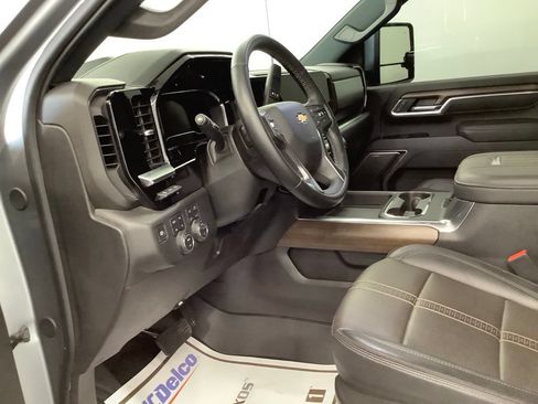 Used 2025 Chevrolet Silverado 2500 High Country w/ High Country Premium Package AWD/4WD image 17