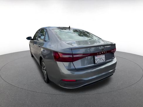 Used 2025 Volkswagen Jetta SE image 11