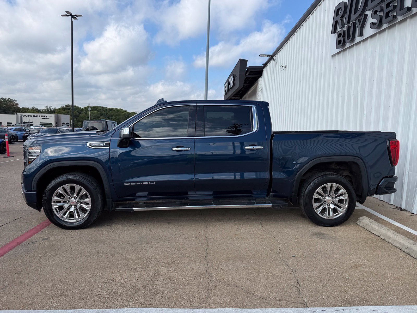 Used 2022 GMC Sierra 1500 Denali AWD/4WD image 3