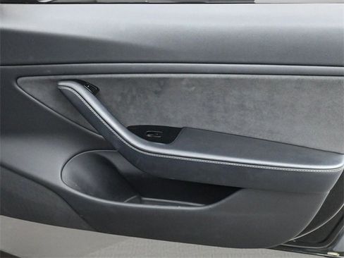 Used 2018 Tesla Model 3 Long Range image 15