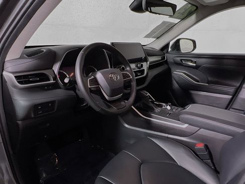 Used 2023 Toyota Highlander XLE image 30