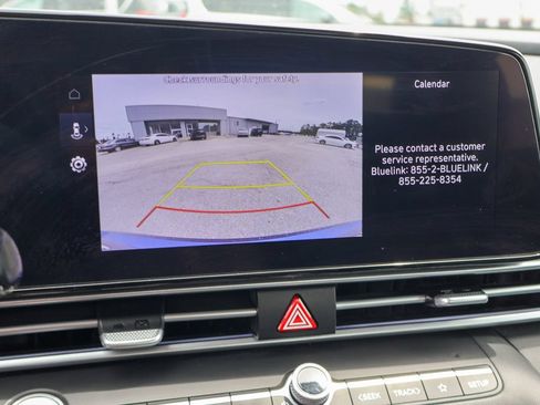 Used 2025 Hyundai Elantra Limited FWD image 4