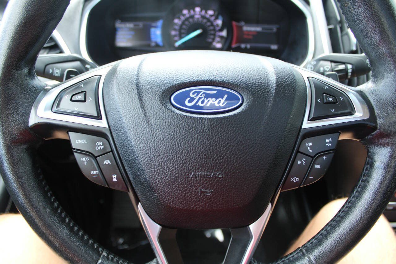 Used 2020 Ford Edge Titanium w/ Equipment Group 301A AWD/4WD image 20