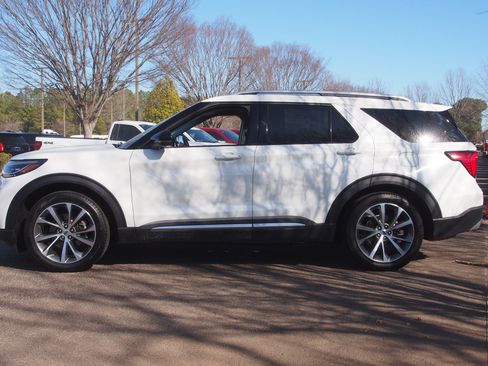 Used 2025 Ford Explorer Platinum w/ Ultimate Package image 4