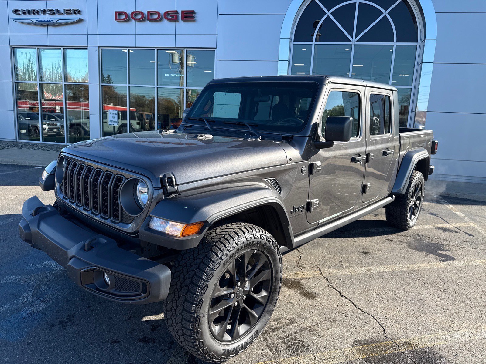 Used 2025 Jeep Gladiator Sport AWD/4WD image 1