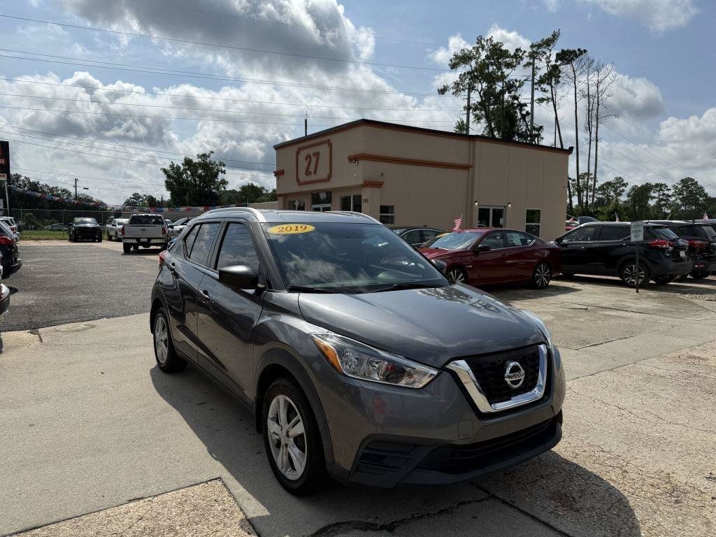 Used 2019 Nissan Kicks S FWD image 3