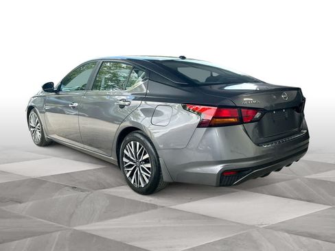 Used 2023 Nissan Altima 2.5 SV FWD image 6
