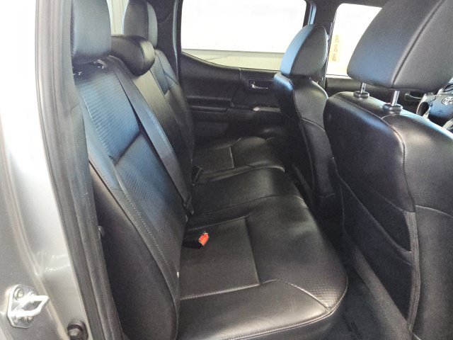 Used 2022 Toyota Tacoma Limited AWD/4WD image 33