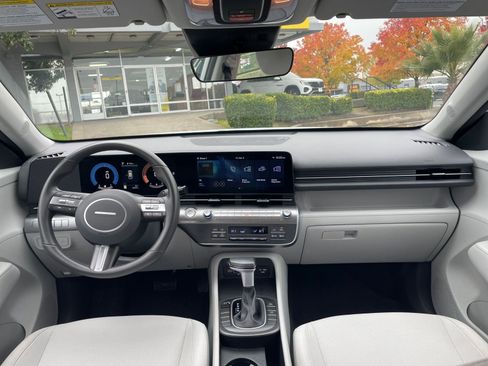 Used 2025 Hyundai Kona SEL image 33