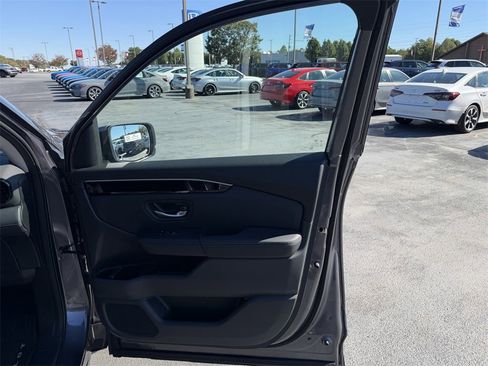 New 2025 Honda Pilot Touring image 23