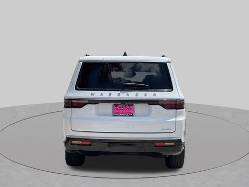 Used 2024 Jeep Wagoneer L Series II w/ Flexible Seating Group AWD/4WD image 4
