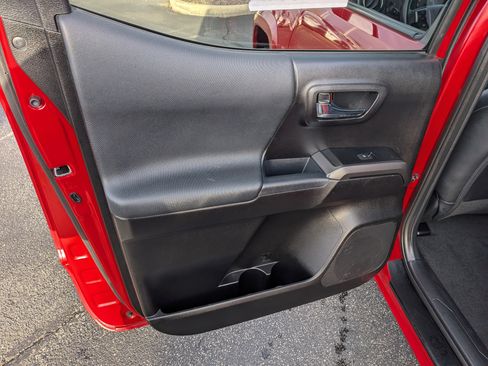 Used 2021 Toyota Tacoma TRD Sport image 23