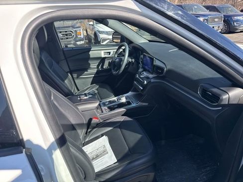 Used 2020 Ford Explorer XLT w/ Equipment Group 202A image 10