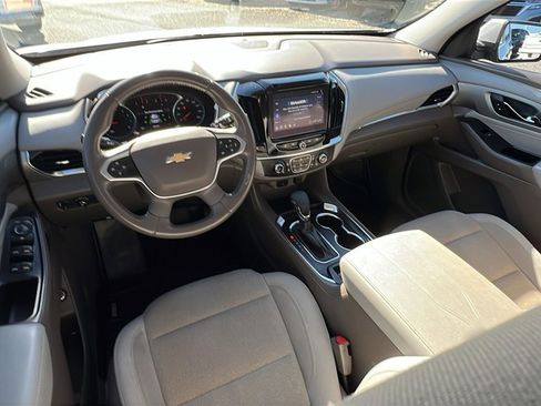 Used 2021 Chevrolet Traverse LT image 24