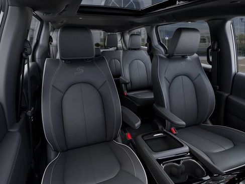 New 2027 Chrysler Pacifica Limited AWD/4WD image 16