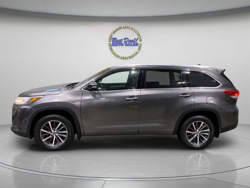 Used 2018 Toyota Highlander XLE image 2