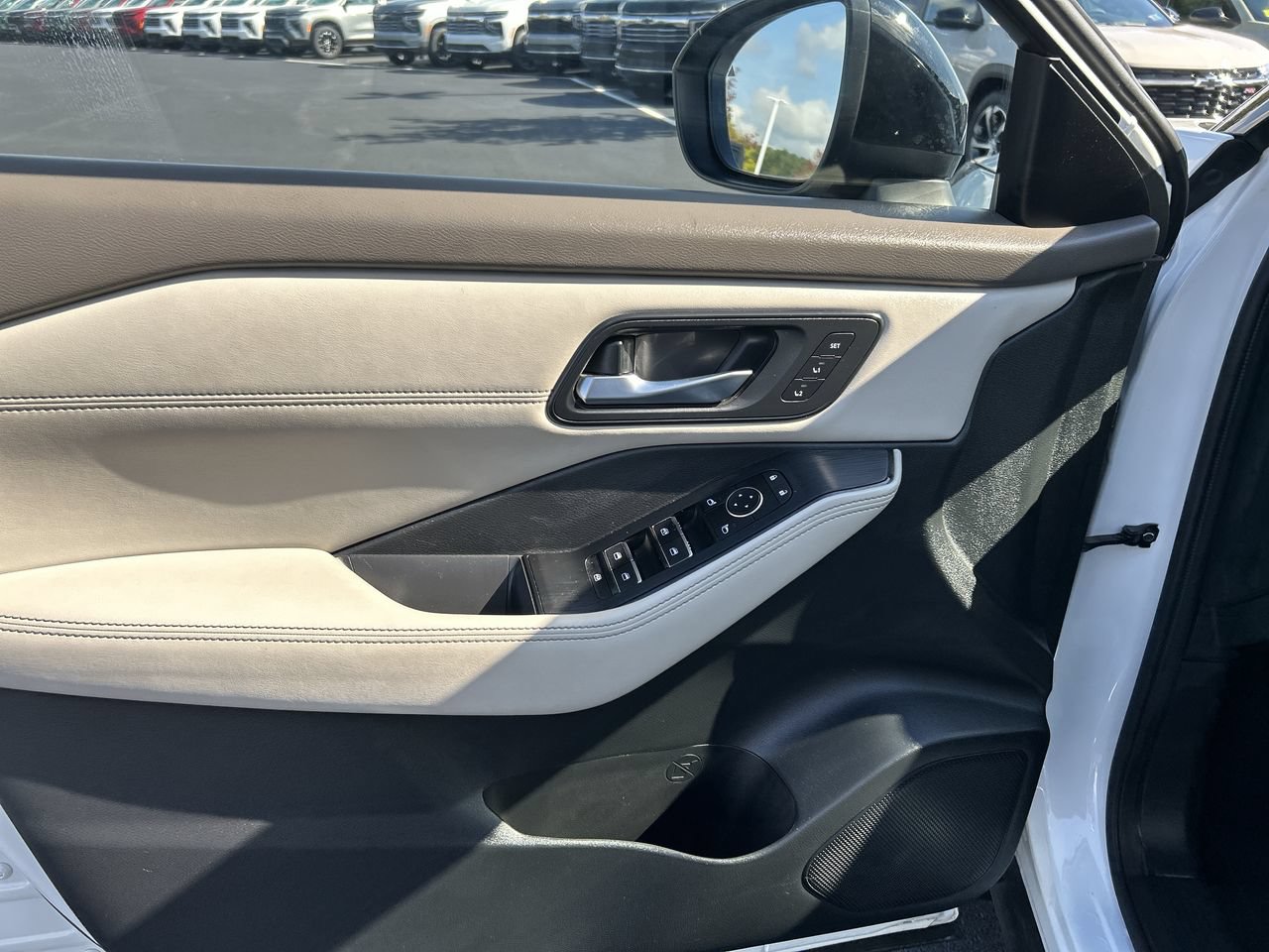 Used 2023 Nissan Rogue SL AWD/4WD image 19