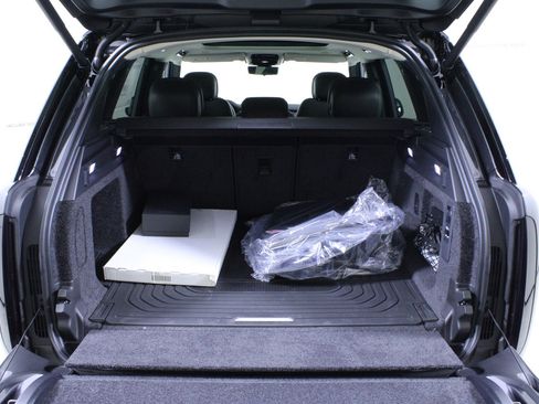 New 2025 Land Rover Range Rover SE image 9