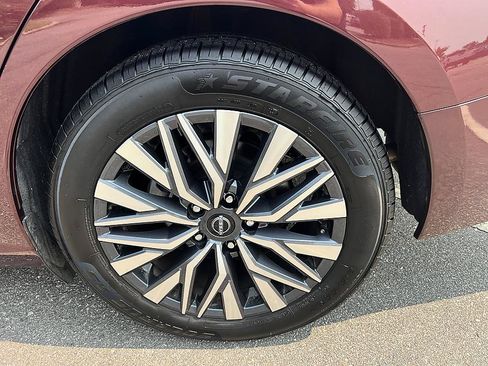 Certified 2025 Nissan Altima 2.5 SV FWD image 11
