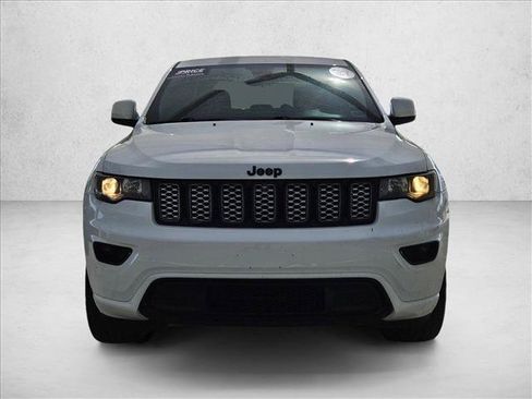Used 2021 Jeep Grand Cherokee Laredo X AWD/4WD image 2