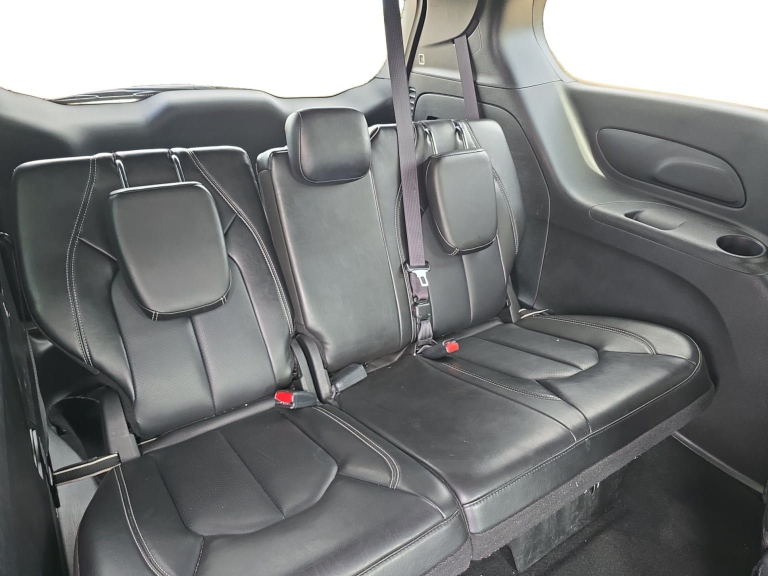 Used 2025 Chrysler Pacifica Select FWD image 18