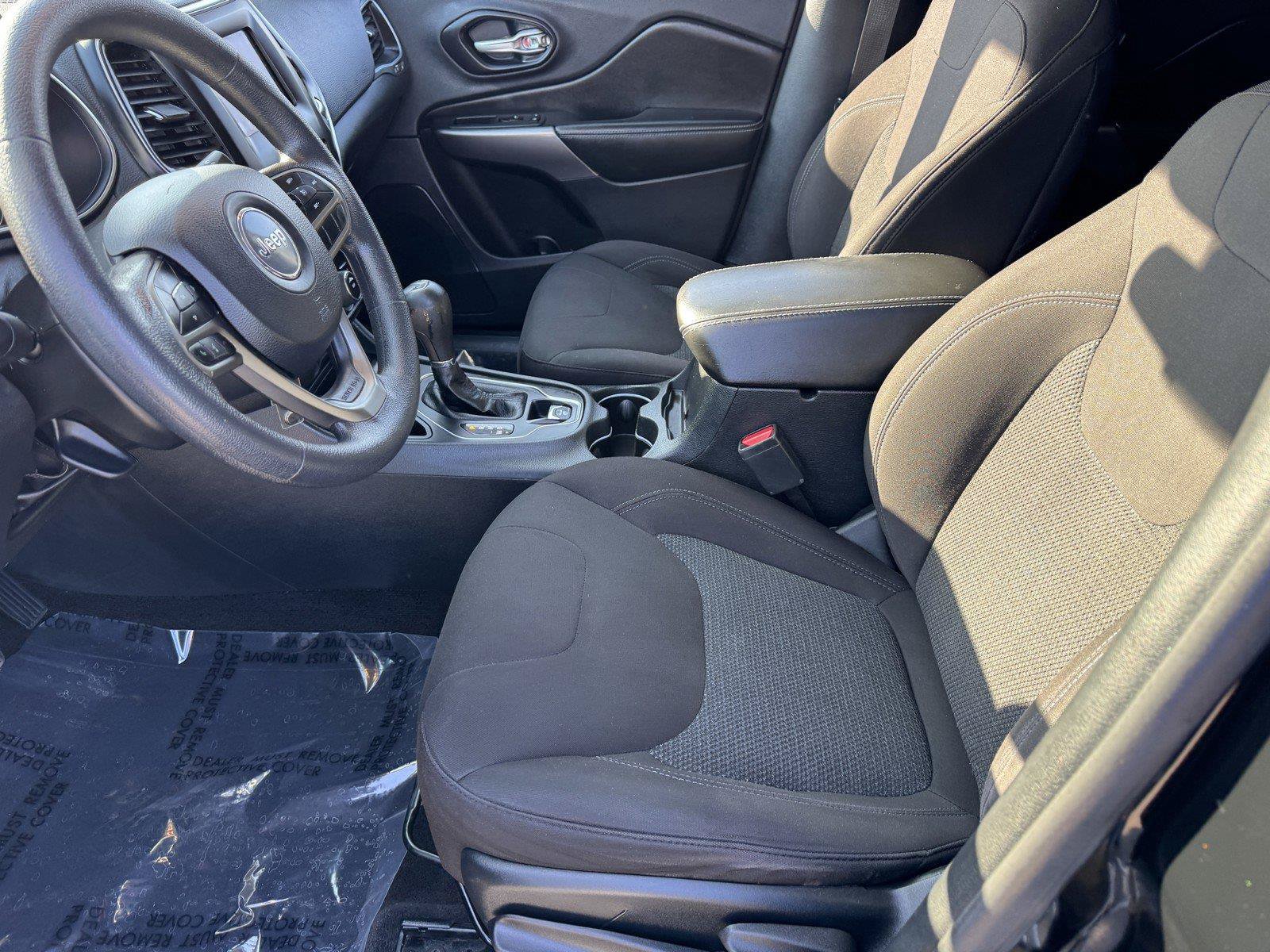 Used 2019 Jeep Cherokee Latitude w/ Popular Appearance Group FWD image 14