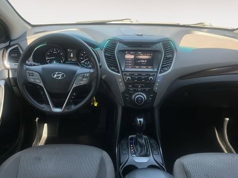 Used 2017 Hyundai Santa Fe SE AWD/4WD image 10