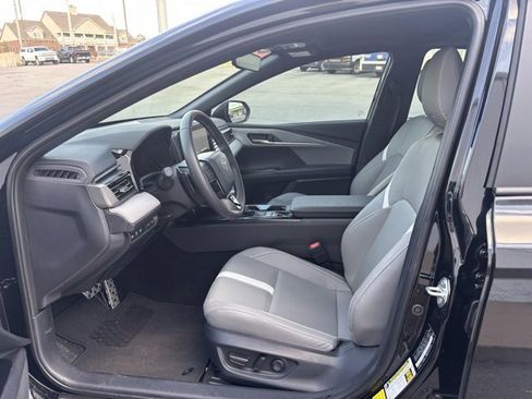 Used 2025 Toyota Camry SE image 2