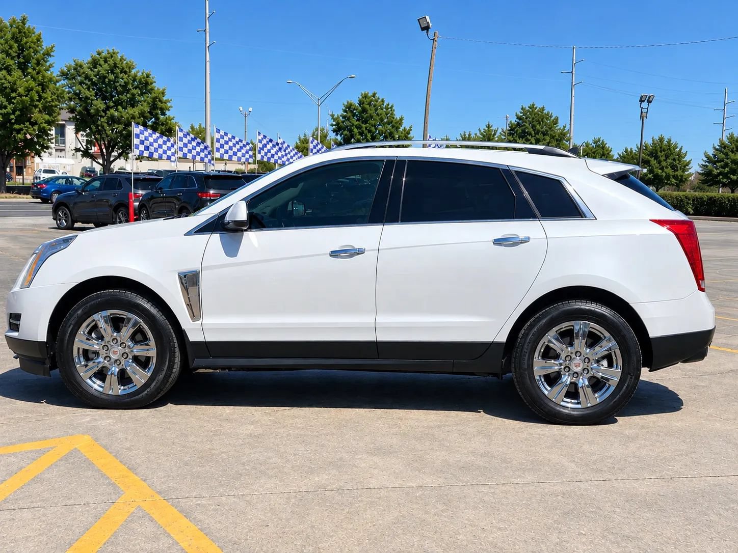Used 2014 Cadillac SRX Luxury w/ Driver Awareness Package FWD image 2