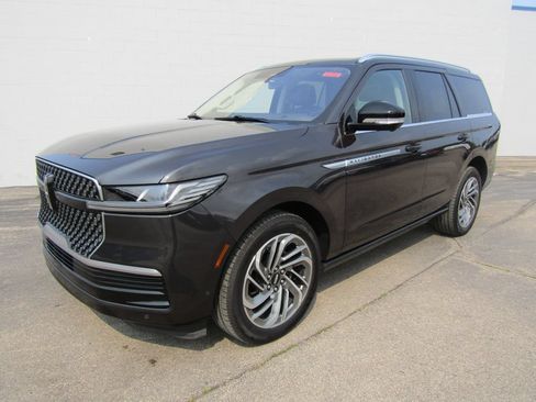 Used 2025 Lincoln Navigator Reserve AWD/4WD image 7