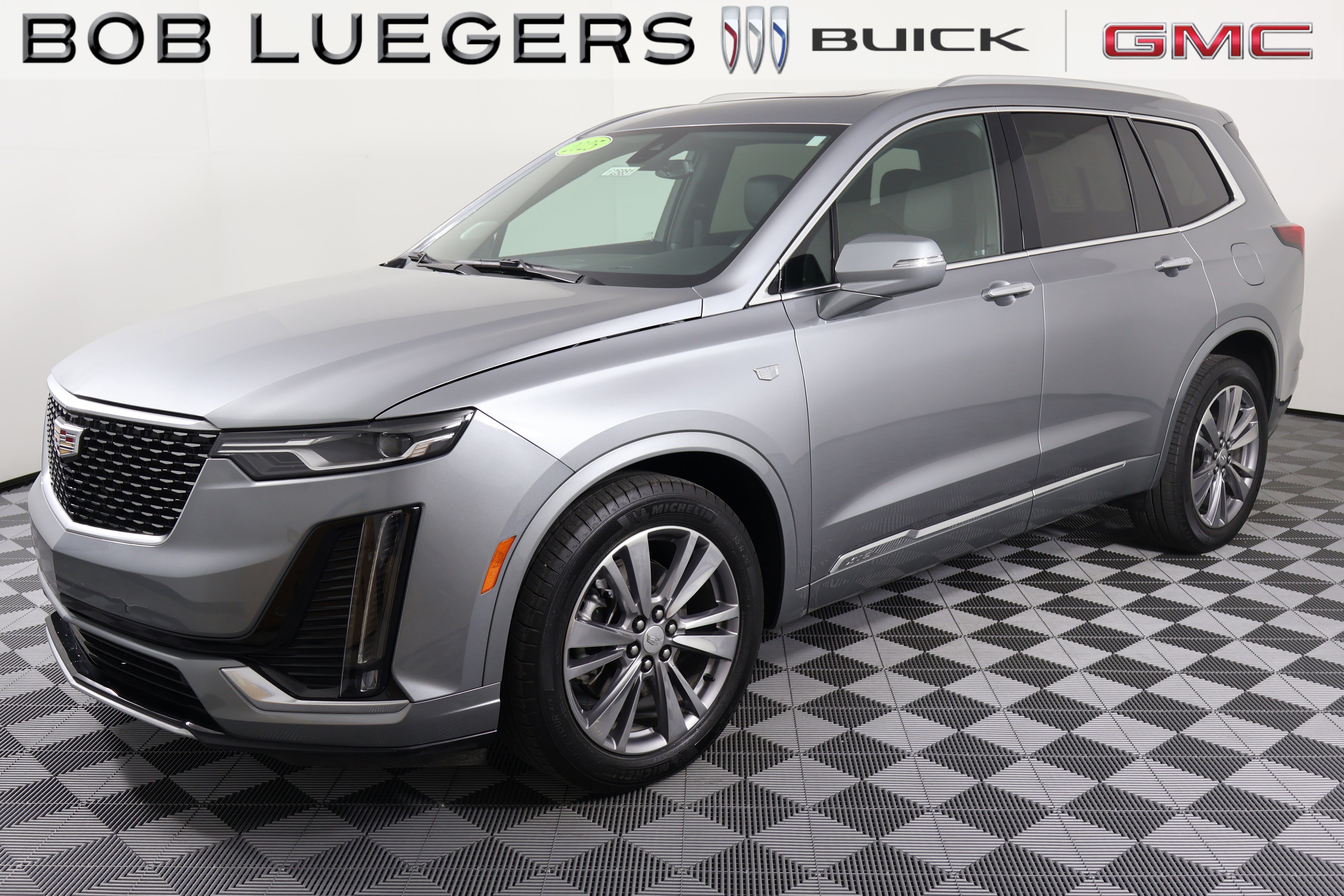 Certified 2025 Cadillac XT6 Premium Luxury FWD image 4