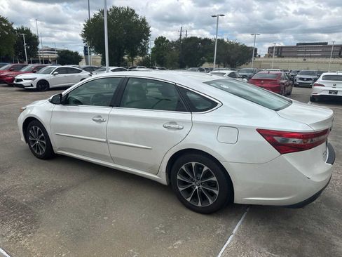 Used 2017 Toyota Avalon XLE Premium FWD image 3