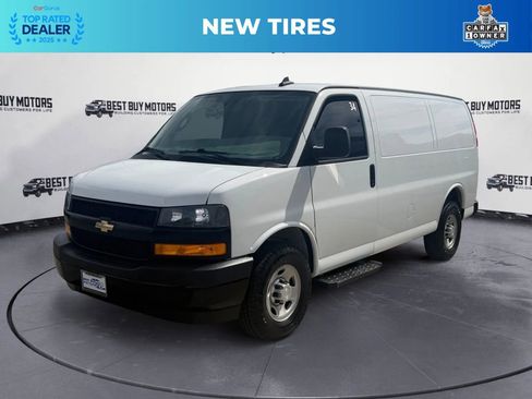 Used 2018 Chevrolet Express 3500 image 3