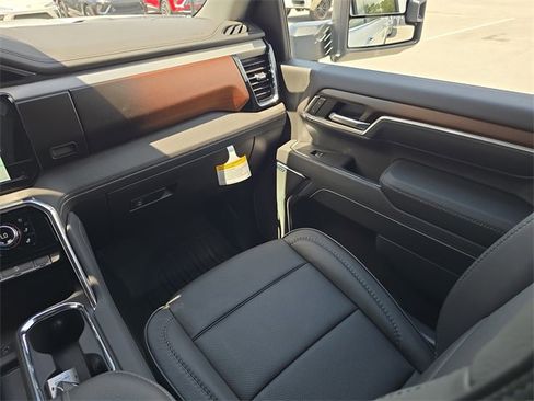New 2025 GMC Sierra 2500 Denali w/ Denali Reserve Package image 16