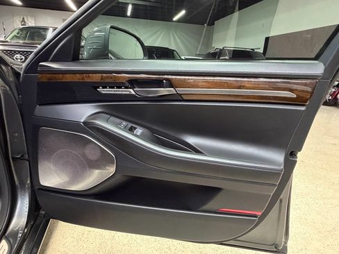 Used 2018 Genesis G90 3.3T Premium RWD image 44