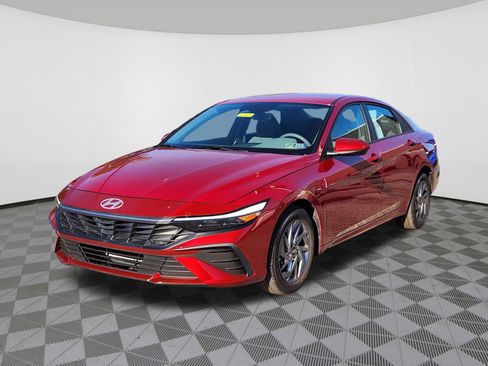 Certified 2024 Hyundai Elantra SEL image 2