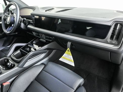 New 2025 Porsche Cayenne image 27