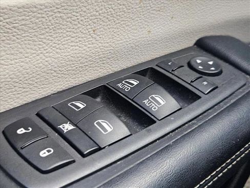 Used 2022 Chrysler Pacifica Touring-L image 17