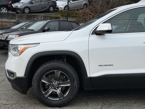 Used 2018 GMC Acadia SLT image 3