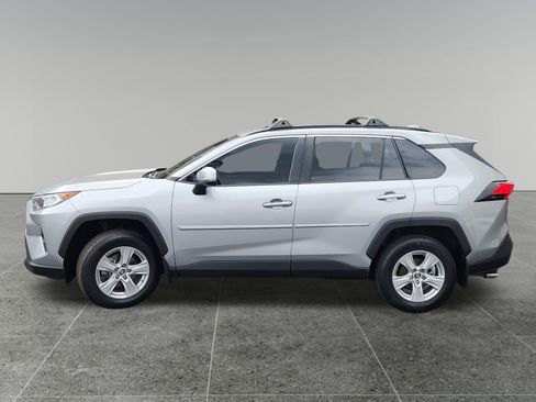Used 2019 Toyota RAV4 XLE w/ Convenience Package AWD/4WD image 4