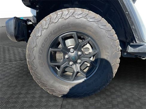 Used 2024 Jeep Wrangler Unlimited image 14
