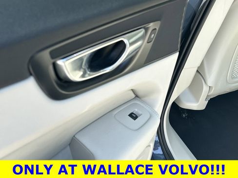 Used 2022 Volvo XC60 B5 Momentum w/ Climate Package AWD/4WD image 13