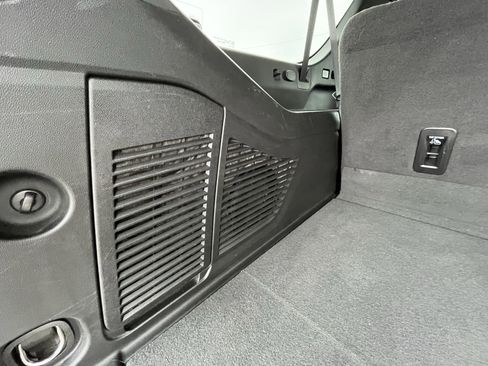 Used 2024 GMC Yukon XL Denali w/ Advanced Technology Package image 32