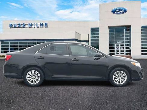 Used 2014 Toyota Camry L image 2